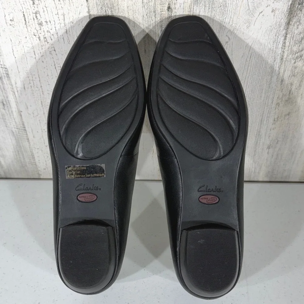 Clarks‎ Leather Slip On Loafers 11M Black Low Block Heel Almond Toe